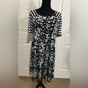 LuLaRoe M Black & White Floral Midi Carly Dress with Striped Sleeves